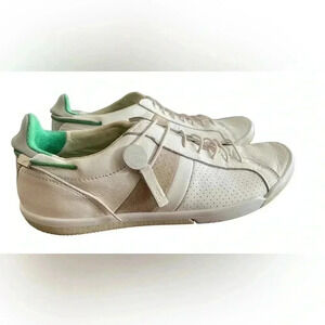 EUC Plae Mulberry sneakers tennis shoes leather